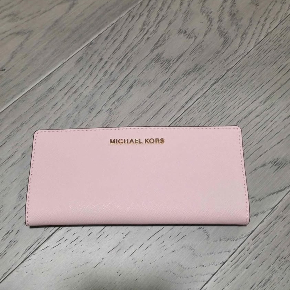 Michael Kors Light Pink Wallet